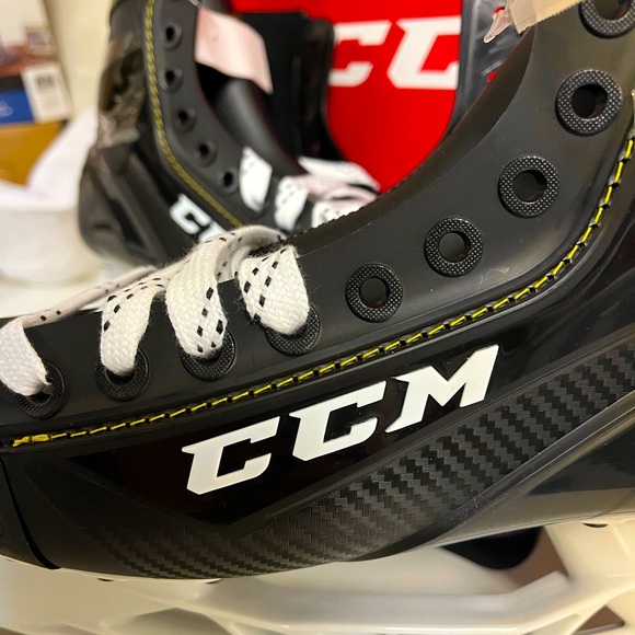 *SOLD* Hockey Skates (Men’s) - Picture 3 of 5
